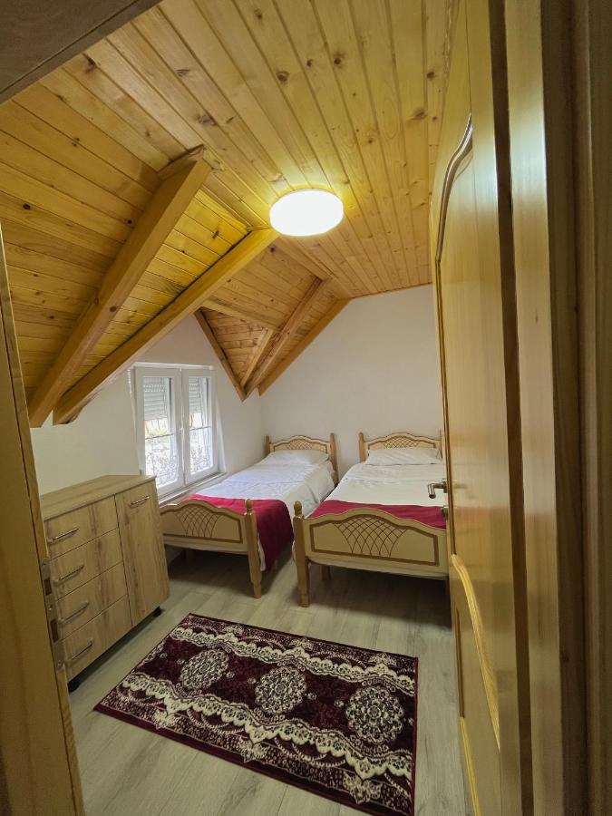 Guesthouse Gezim Selimaj Βαλμπόνα Εξωτερικό φωτογραφία