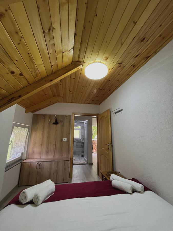 Guesthouse Gezim Selimaj Βαλμπόνα Εξωτερικό φωτογραφία