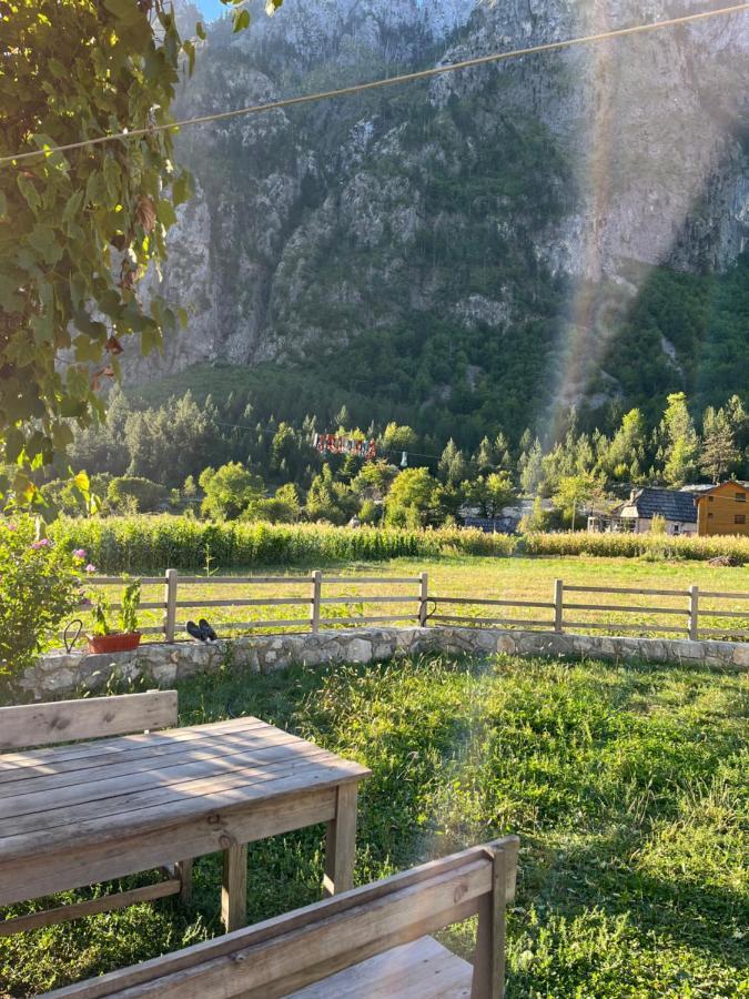 Guesthouse Gezim Selimaj Βαλμπόνα Εξωτερικό φωτογραφία